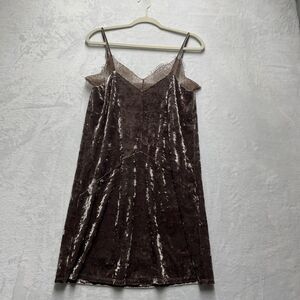 19 Cooper Crushed Velvet Slip Dress Women’s Sz Small Brown